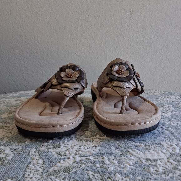 Clarks Artisan Floral Leather Wedge l Sandals Sz.8.5 Taupe Comfort Boho FP - Picture 5 of 17